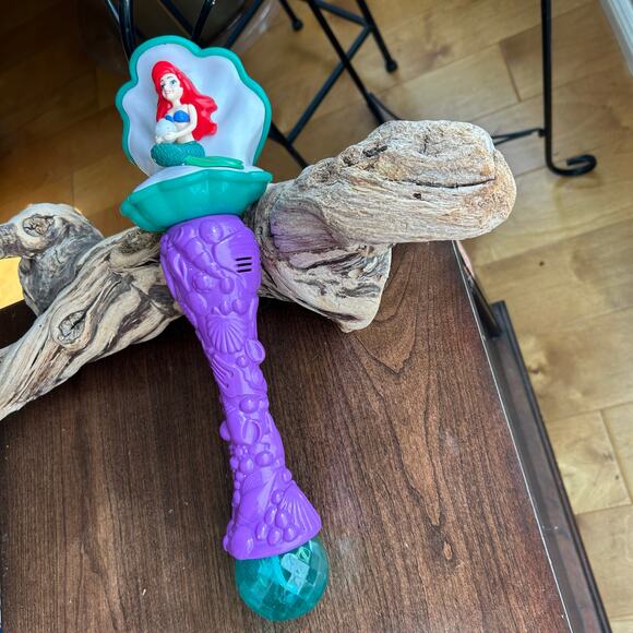 Disney Parks Ariel Clamshell Musical Light-Up Bubble Wand The Little Mermaid - Picture 2 of 7